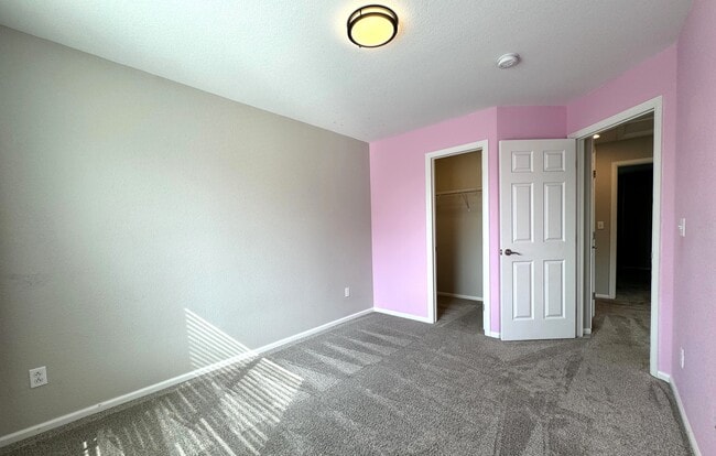 Building Photo - 2390 Broadleaf Loop