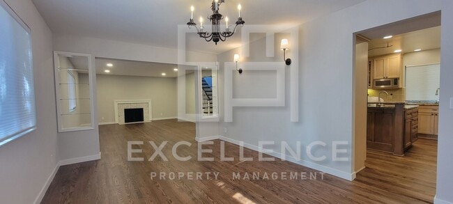 Building Photo - Spacious 5/3 Home With Fully Updated Kitchen, Over 2500SF of Space, Pets Negotiable