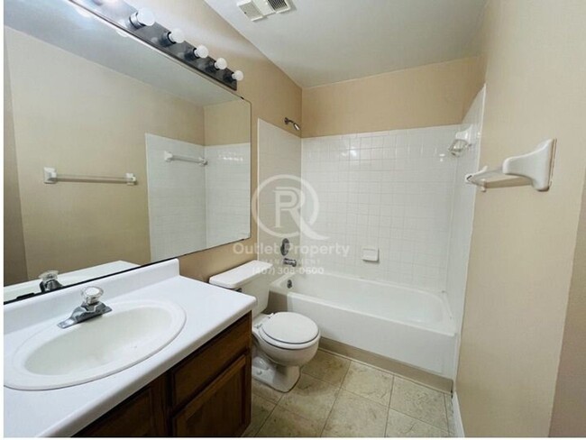 Building Photo - Fantastic 2/2 Condo in Orlando ****Availab...