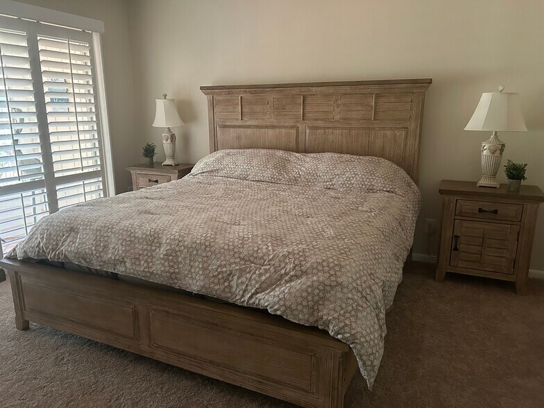 Building Photo - 1127 E Seminole Ave