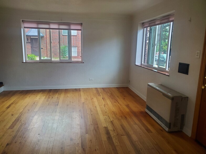 Living room - 3339 N Harrison St