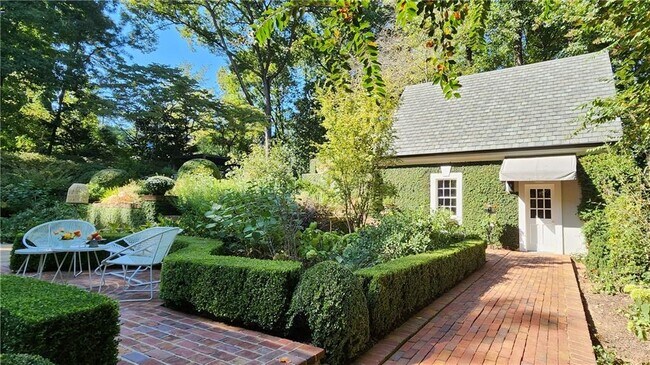 Building Photo - 4224 E Conway Dr NW