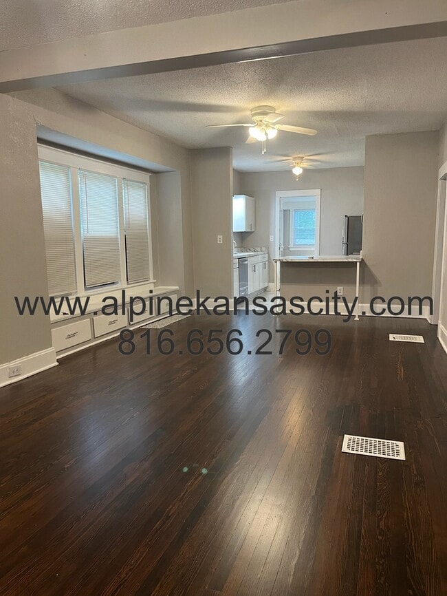 Building Photo - Updated Bungalow in Center District! Section 8 OK.