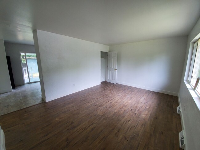Building Photo - Close proximity to City Park!