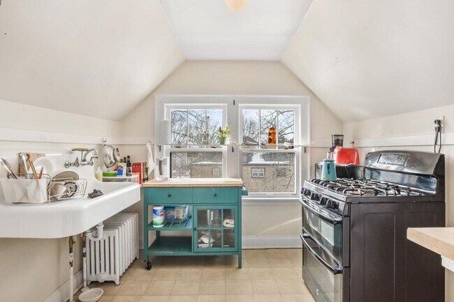 Building Photo - 1319 Rutledge St