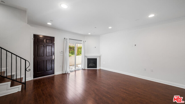Building Photo - 1529 S Beverly Dr