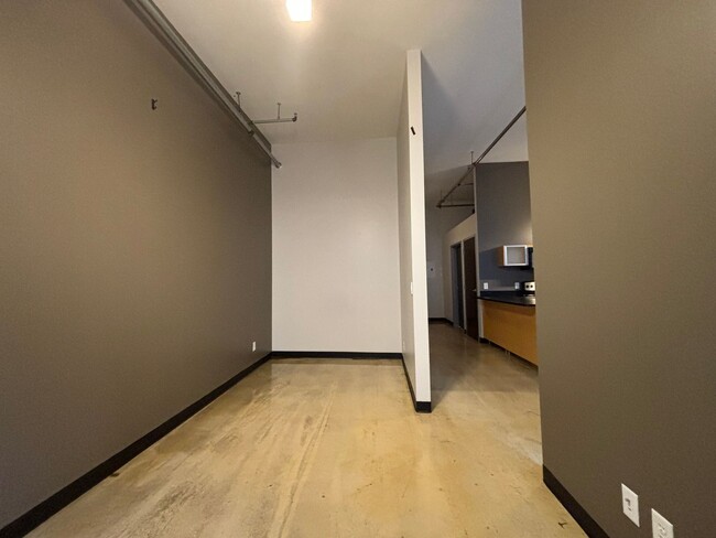 Building Photo - Spectacular Spacious Studio Condo in Downt...