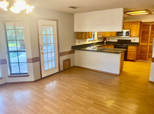 Building Photo - 1945 Zenaida Ave