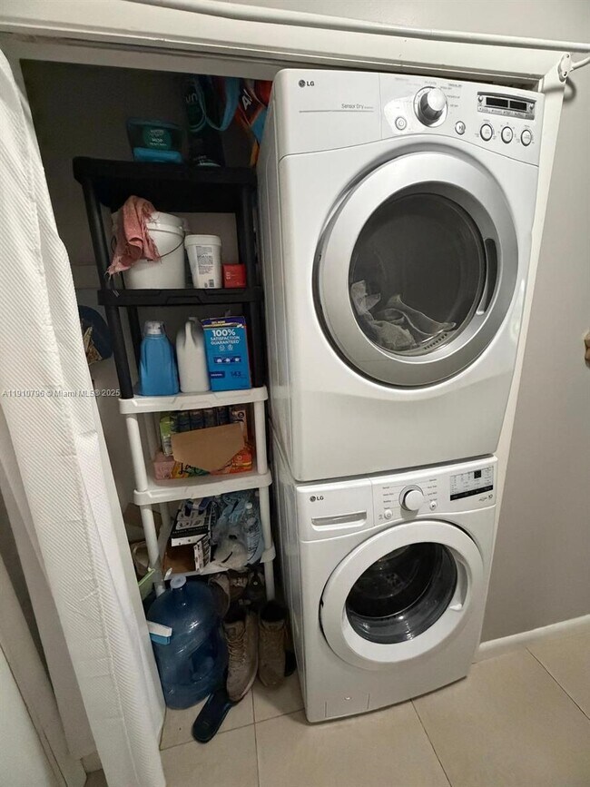 Building Photo - 4124 NW 88th Ave