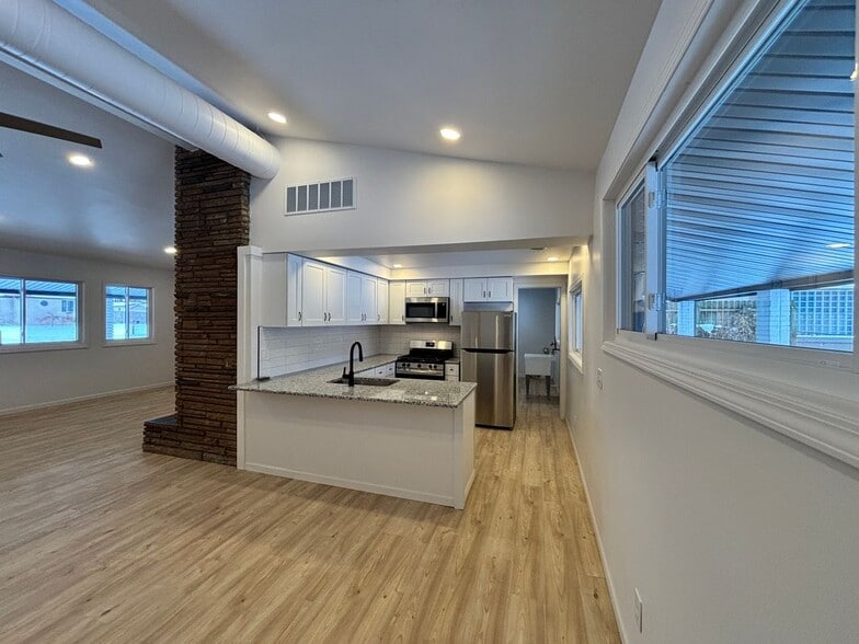 Building Photo - 35140 School St