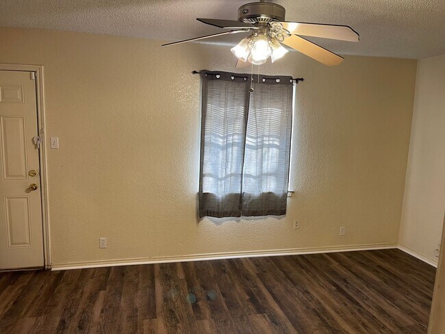 Building Photo - 6841-6843 S Creek Dr