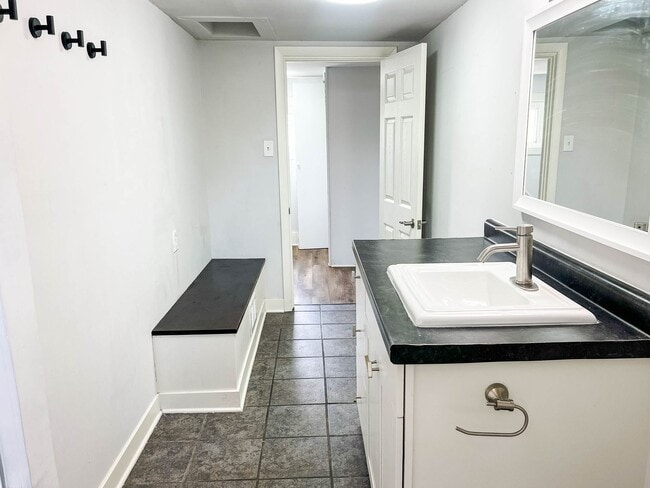 Building Photo - FOR RENT SAINT JOE-MOVE IN READY