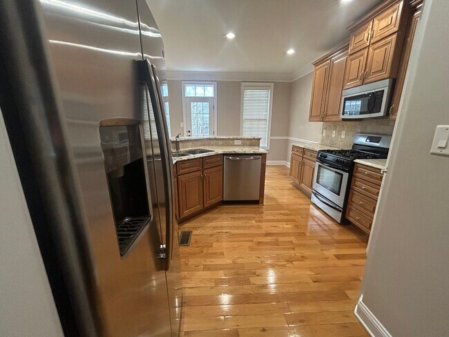 Building Photo - 405 Lexington Village