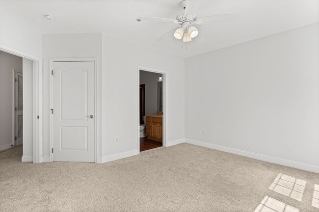 Building Photo - 1002 Elmcroft Blvd