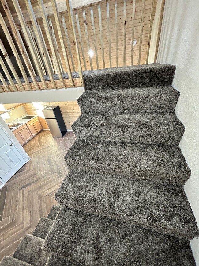 Building Photo - Highview Dr (MN)