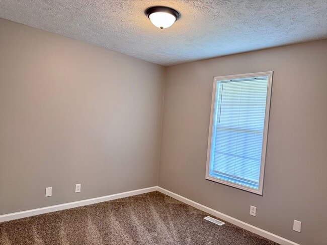 Building Photo - 357 Treeland Dr