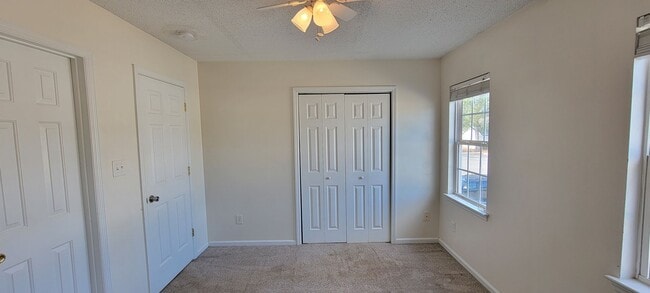 Building Photo - 106 Pinegrove Ct