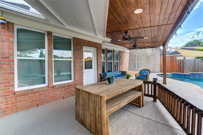 Building Photo - 6206 Clear Canyon Dr