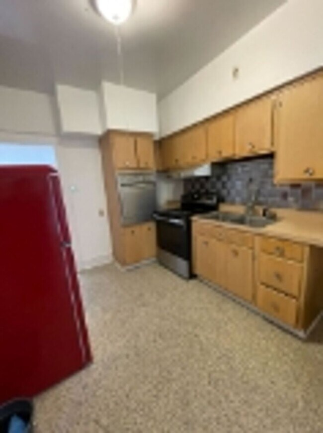 Building Photo - 13 S Marshall St