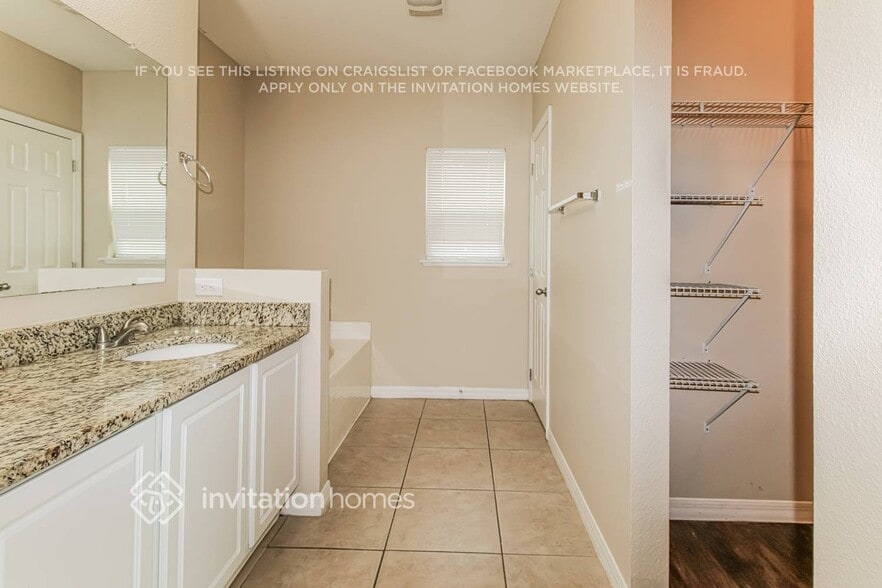 Building Photo - 6233 Radford St