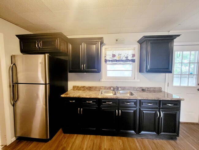 Building Photo - 3208 42nd St