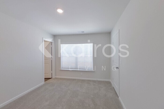 Building Photo - 2431 Banyan Cir
