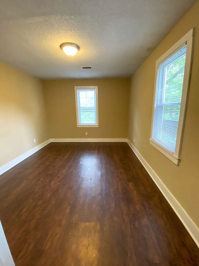 Building Photo - 3 bed, 2 bath near Highland and Spottswood