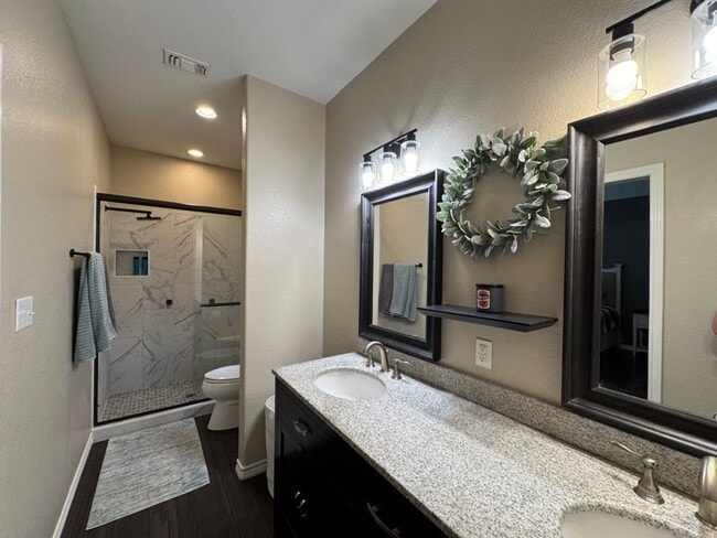 Building Photo - Gorgeous Home in Fleetwood!