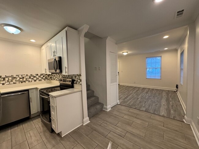 Building Photo - 515 Chapel St