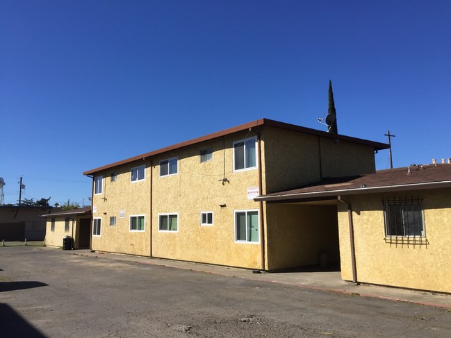 Building Photo - Rio Linda Apartments