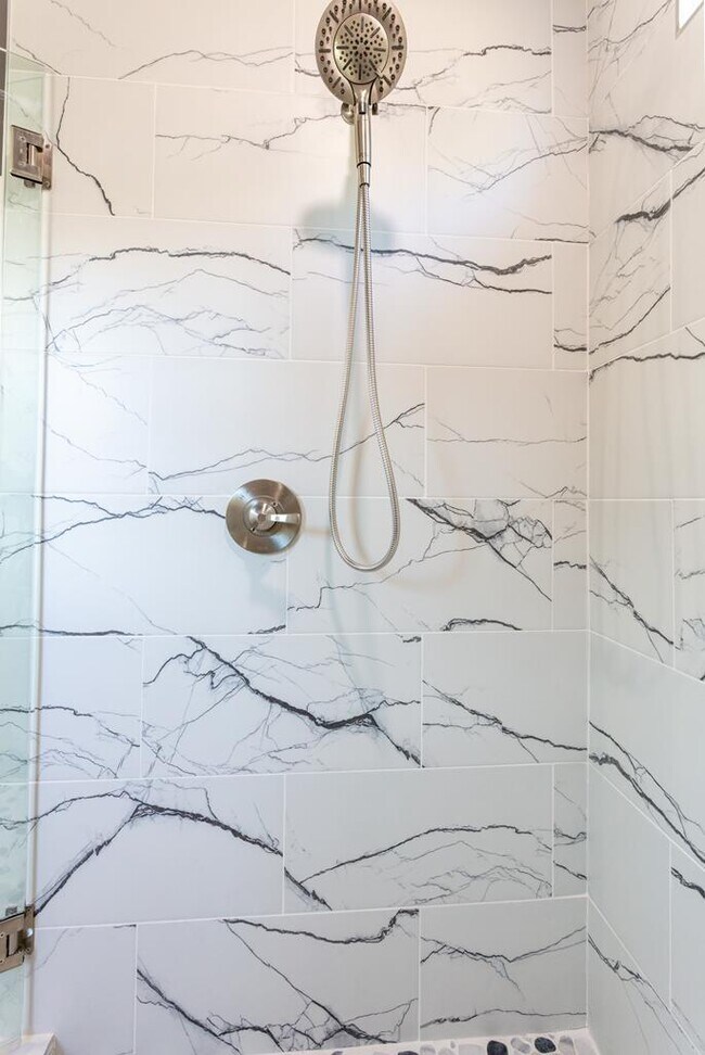 Building Photo - 823 Meridian Rd