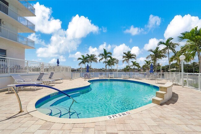 Building Photo - 511 Bayshore Dr