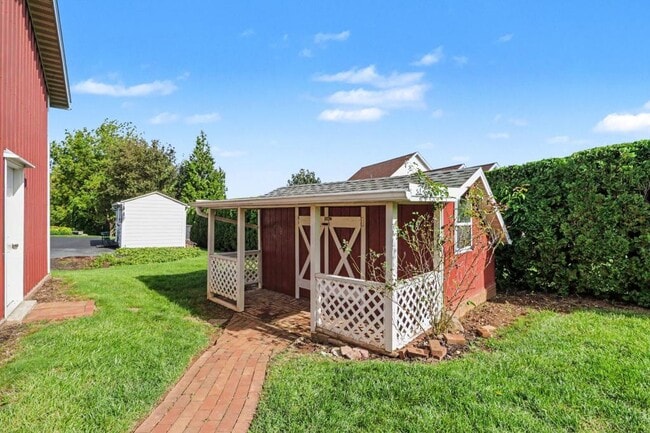 Building Photo - 831 Limekiln Rd
