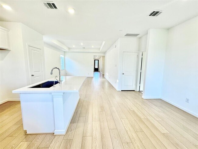 Building Photo - 21823 White Stone Creek Dr