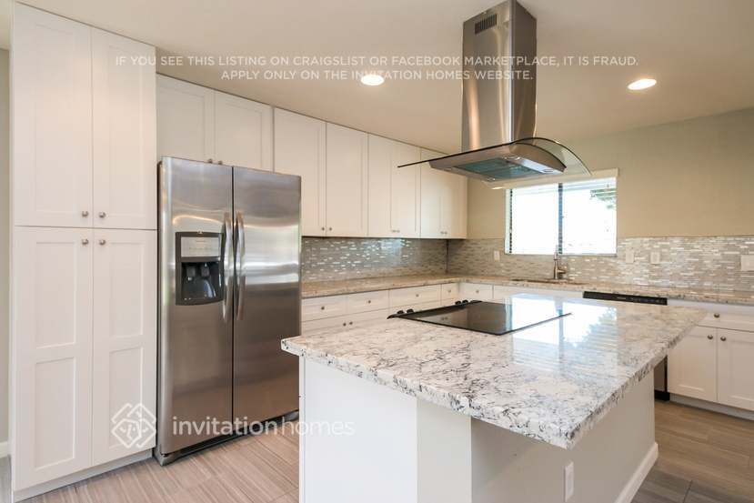 Building Photo - 1027 E Frost Dr