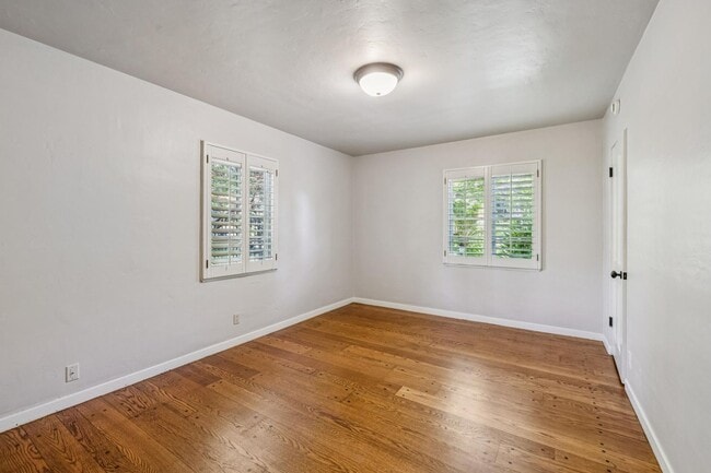 Building Photo - Mediterranean Beauty in Crescent Park – 5B...