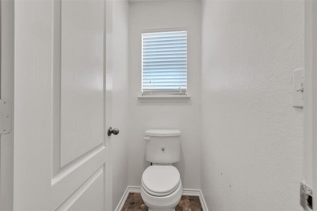 Building Photo - 6729 Horseshoe Pond Dr