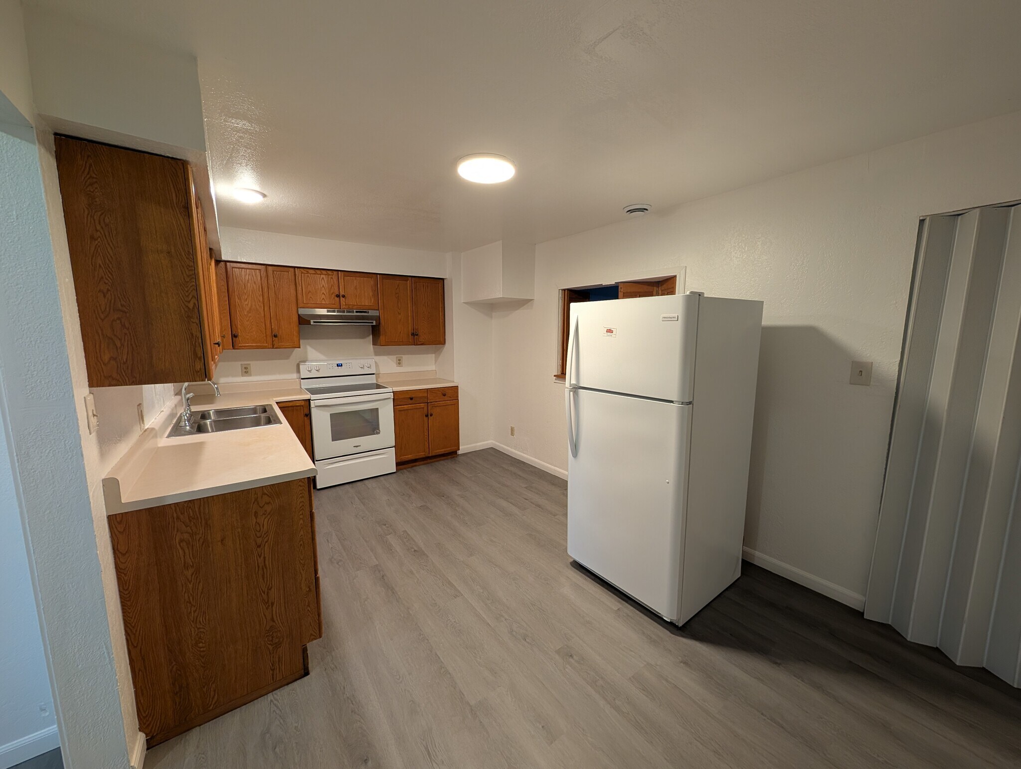 Kitchen - 1508 Woodmont Ave