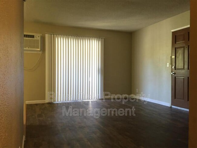 Building Photo - 346 Hickory St