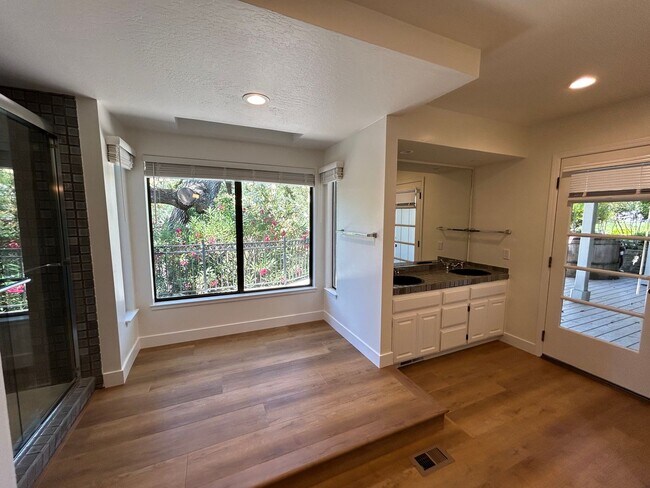 Building Photo - Must See Spacious Alamo 4BR Home with Remo...