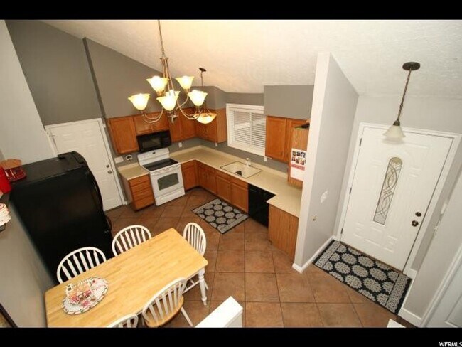 Building Photo - 4 br, 3 bath House - 1179 W 8830 S