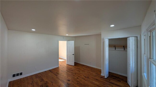 Building Photo - 3915 Emerald N Dr