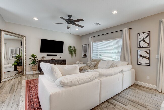 Building Photo - Providence Las Vegas 3 Bed and 3 Bath Home with Gated Community, Modern Upgrades & Resort-Style A...