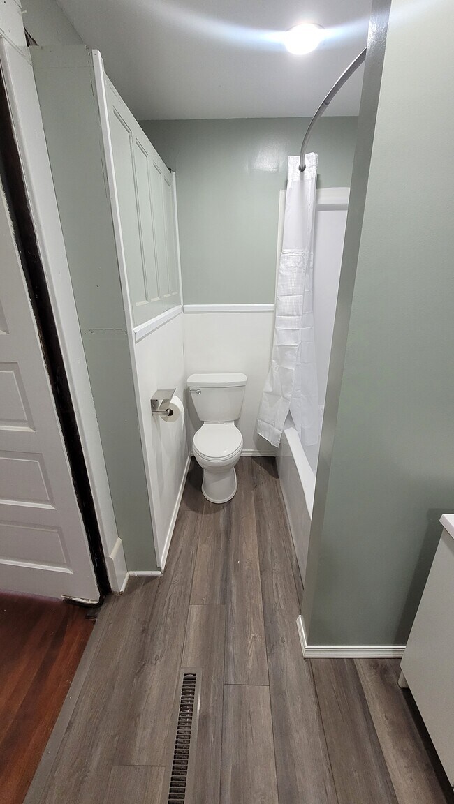 Building Photo - 612