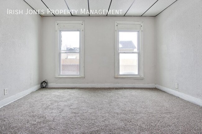 Building Photo - 476 Niagara St