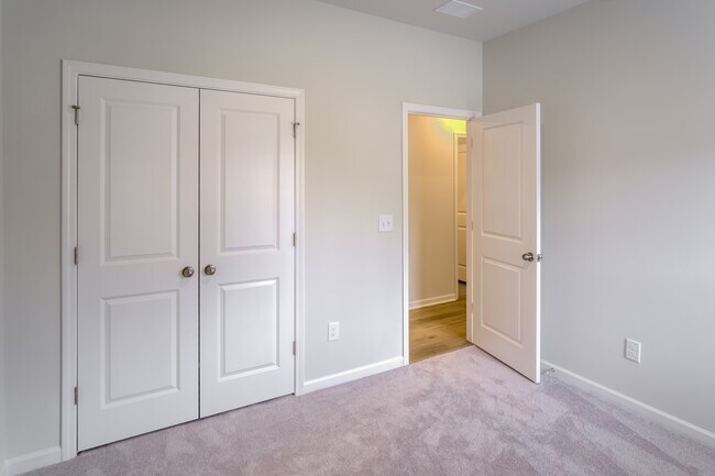 Building Photo - 205 Cypress Tree Lp