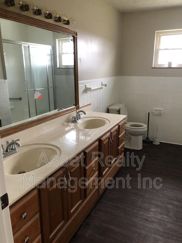 Building Photo - 218 Britton Dr