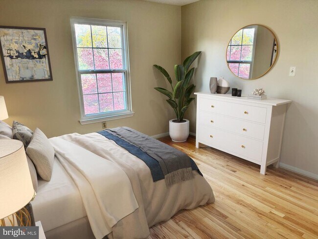 Building Photo - 725 Twin Holly Ln