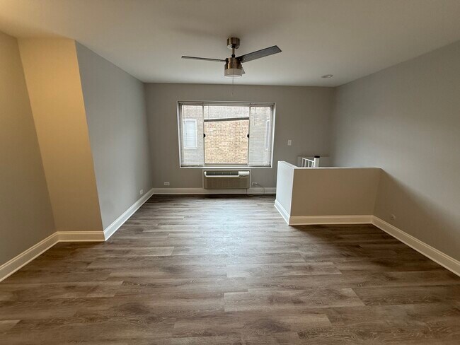 Building Photo - 744 W Gordon Terrace