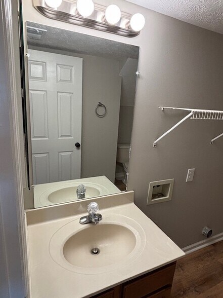 Building Photo - 254 Marcellus Dr